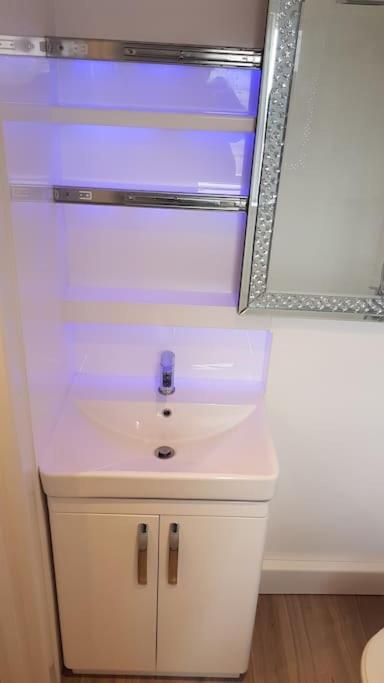 Beautiful Holiday Studio In The Heart Of Rochester Rochester  Extérieur photo